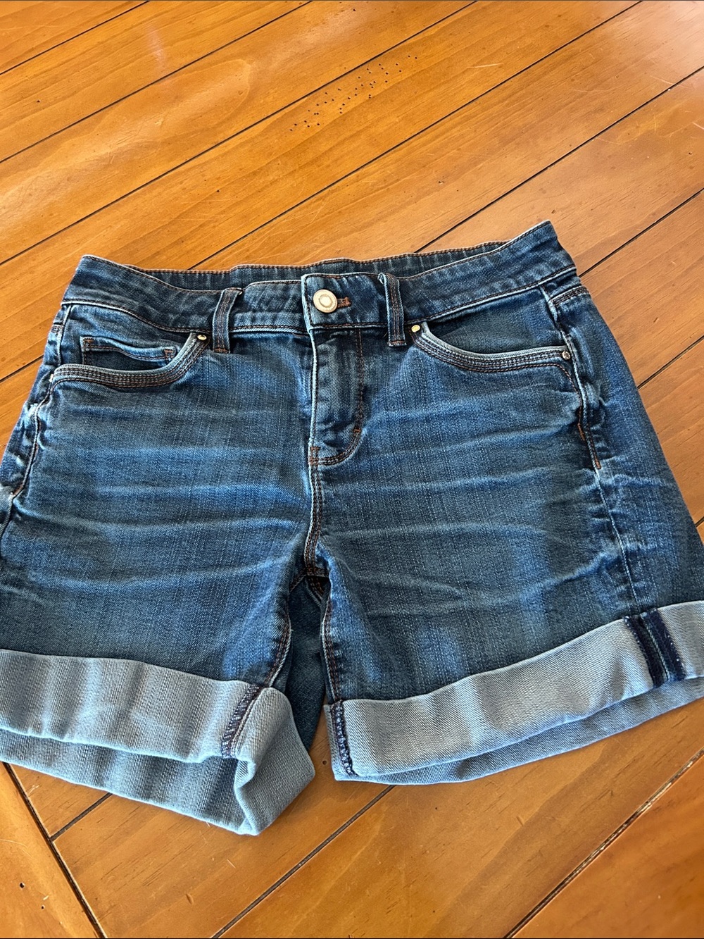 White House Black Market Dark Wash Rolled Cuff Denim Shorts Size 27